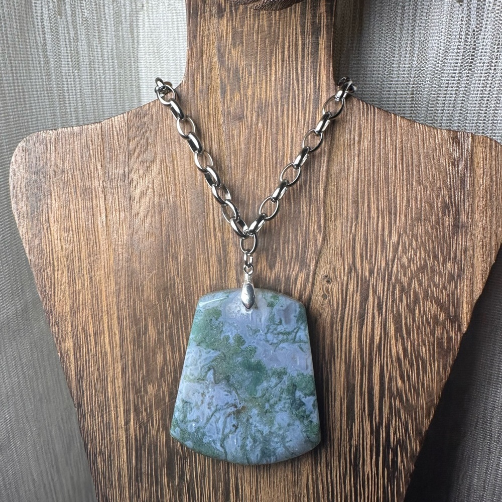 Green Moss Agate Pendant Necklace on Rolo Chain - Picture 5 of 16